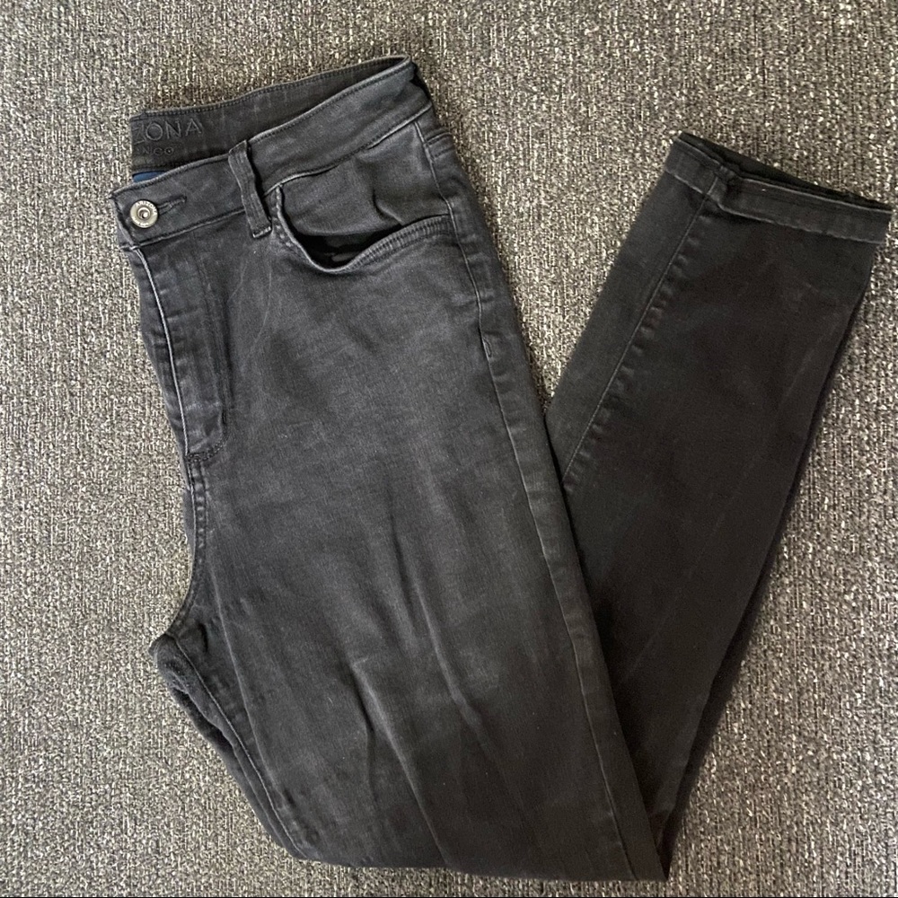 black skinny jeans